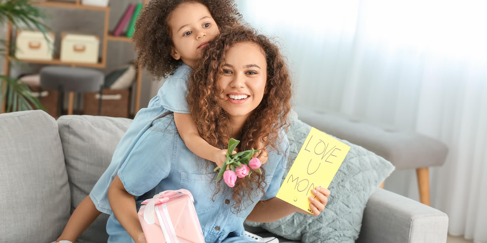 best name necklace for mom