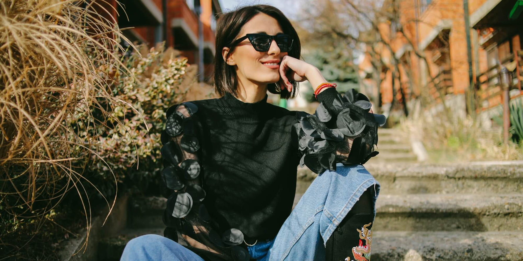 how to style gold locket necklace