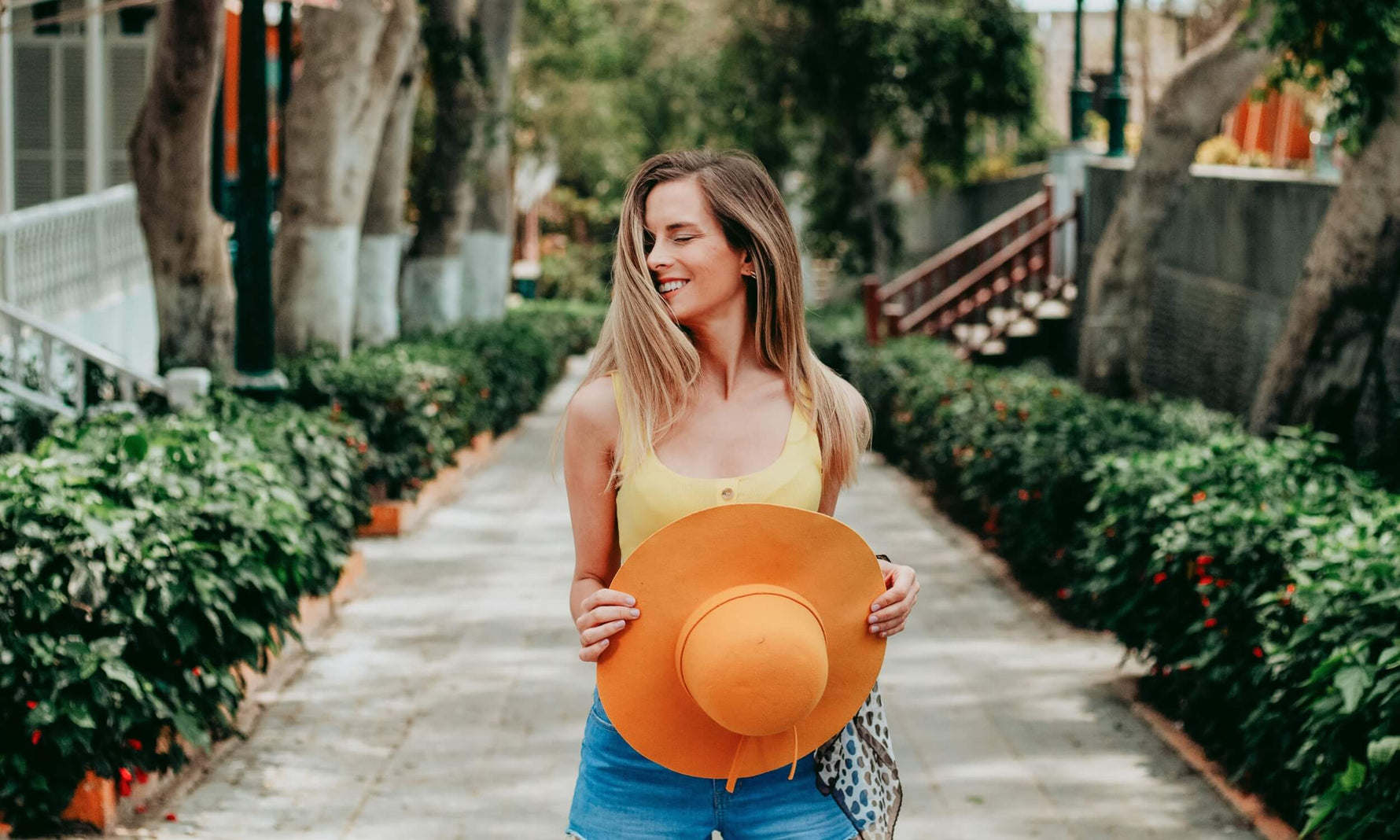 silver vs. gold pendant necklaces