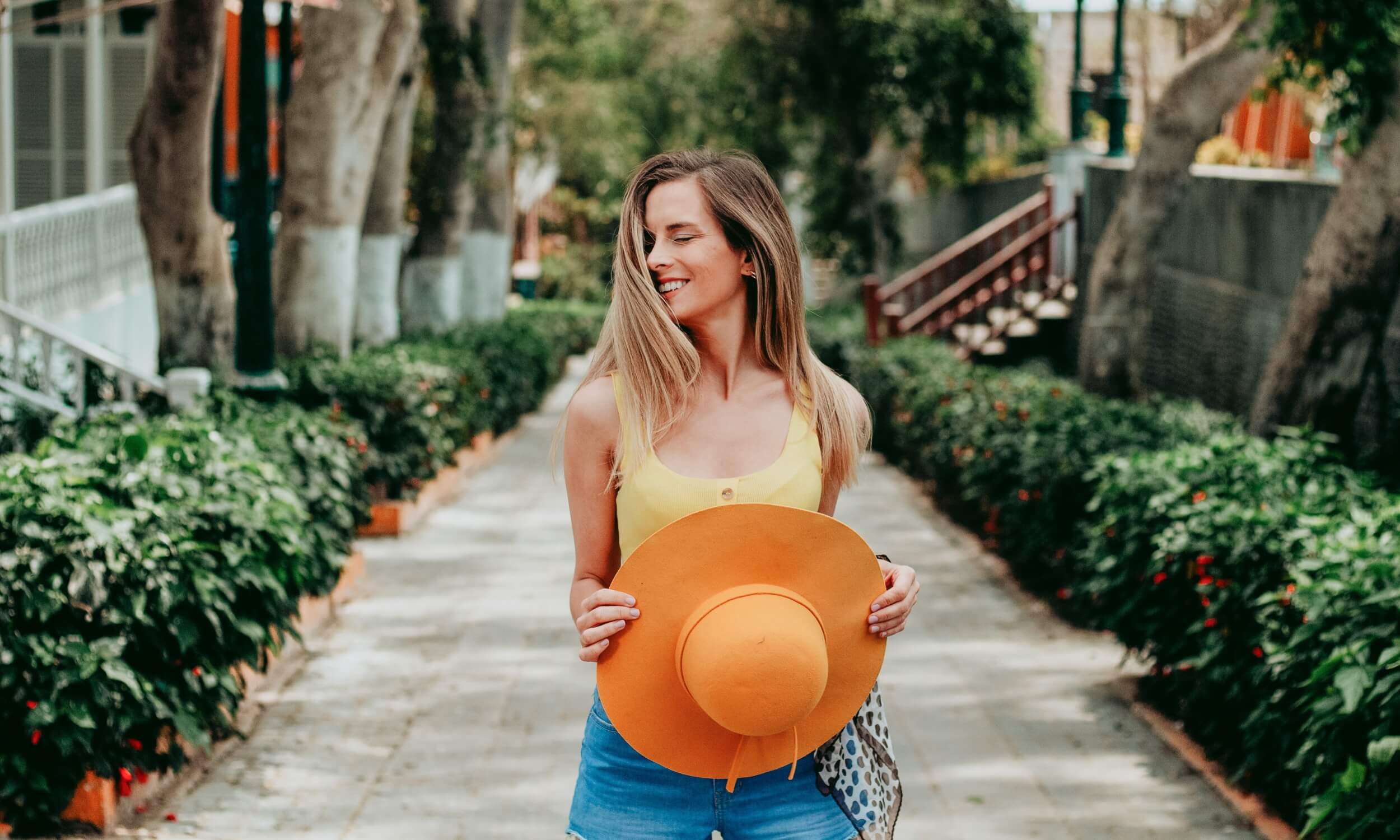 silver vs. gold pendant necklaces