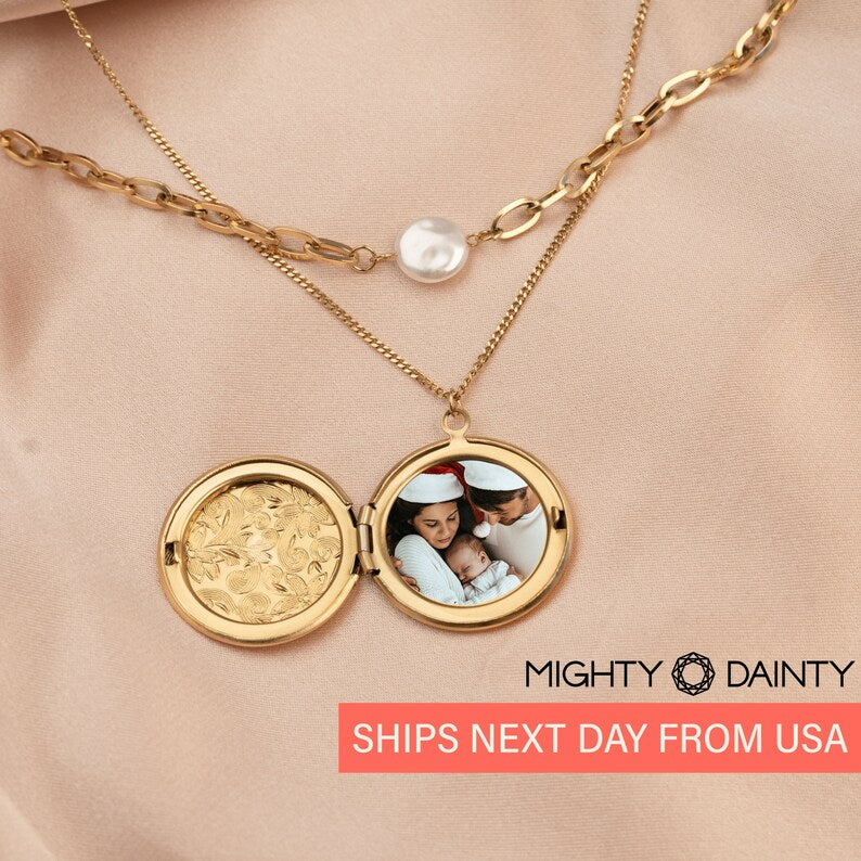 Photo Locket and Pearl Necklace Set