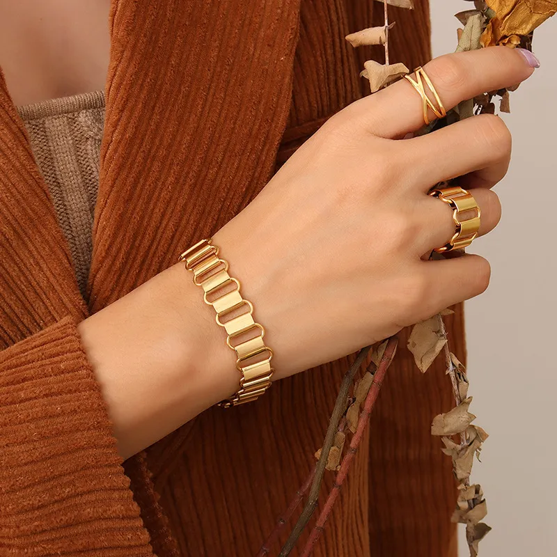Retro Gold Link Bracelet