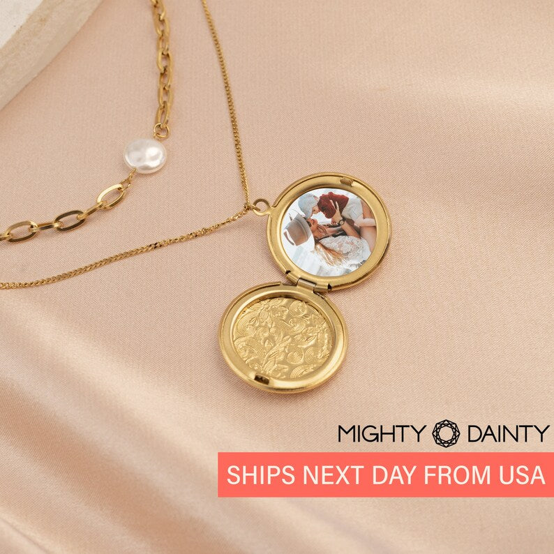 Photo Locket and Pearl Necklace Set