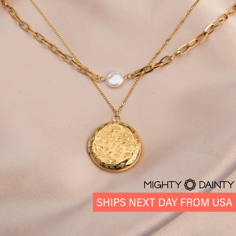 Photo Locket and Pearl Necklace Set