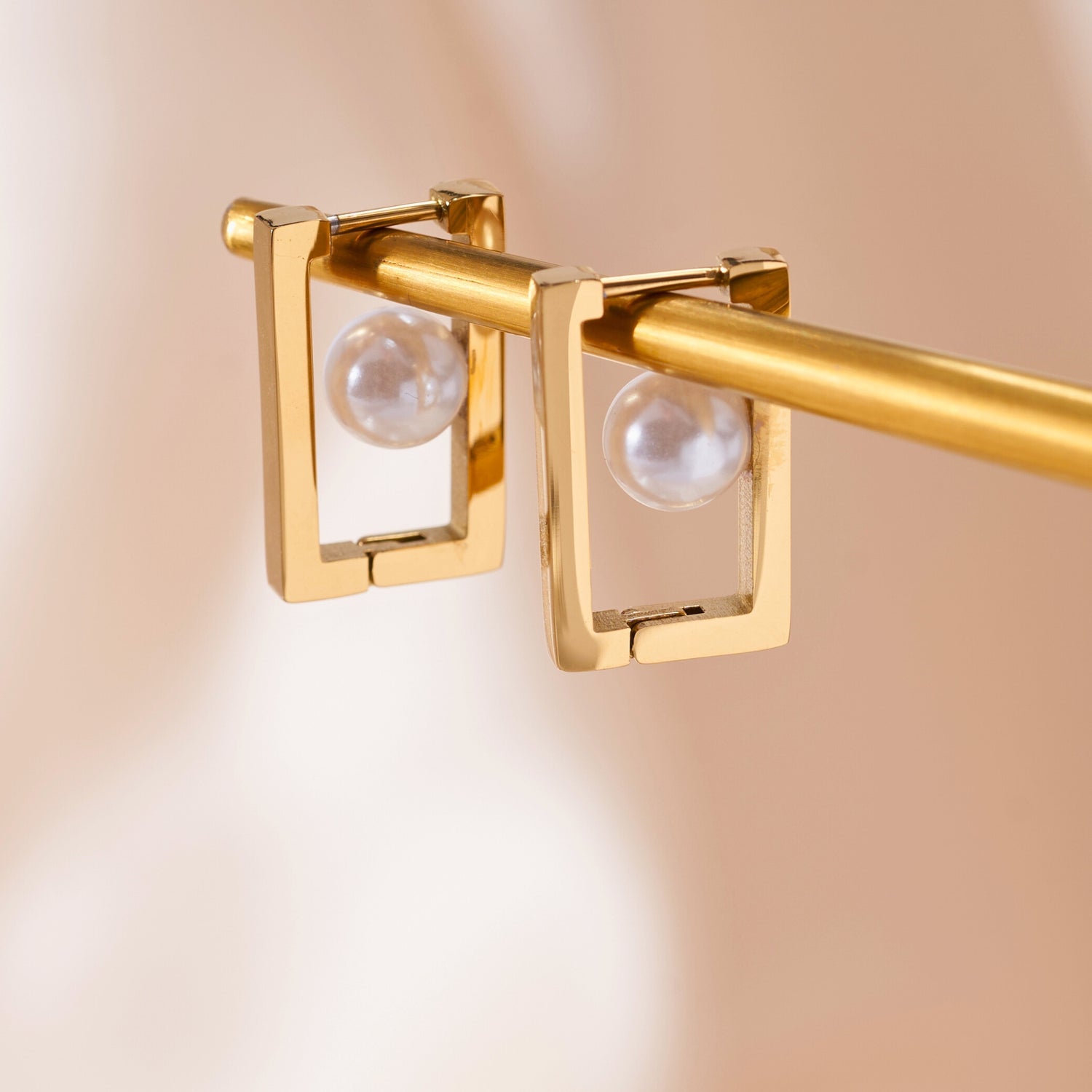 Floating Pearl Square Earrings