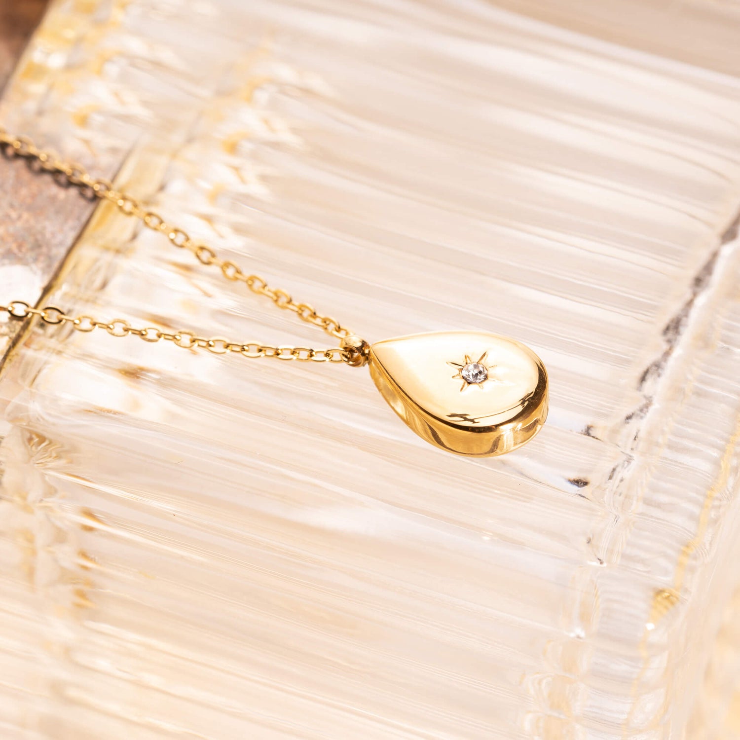 Gold Teardrop Pendant Necklace