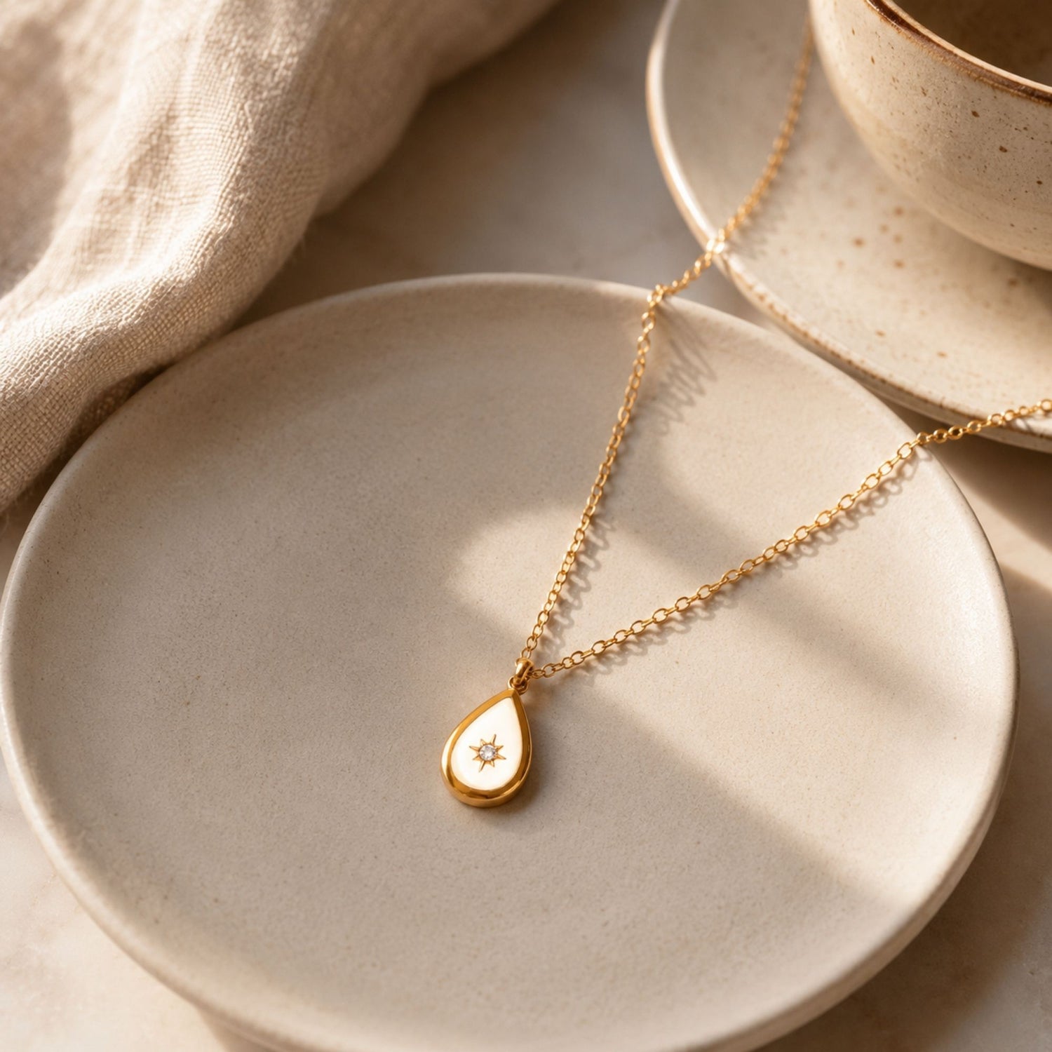 Gold Teardrop Pendant Necklace