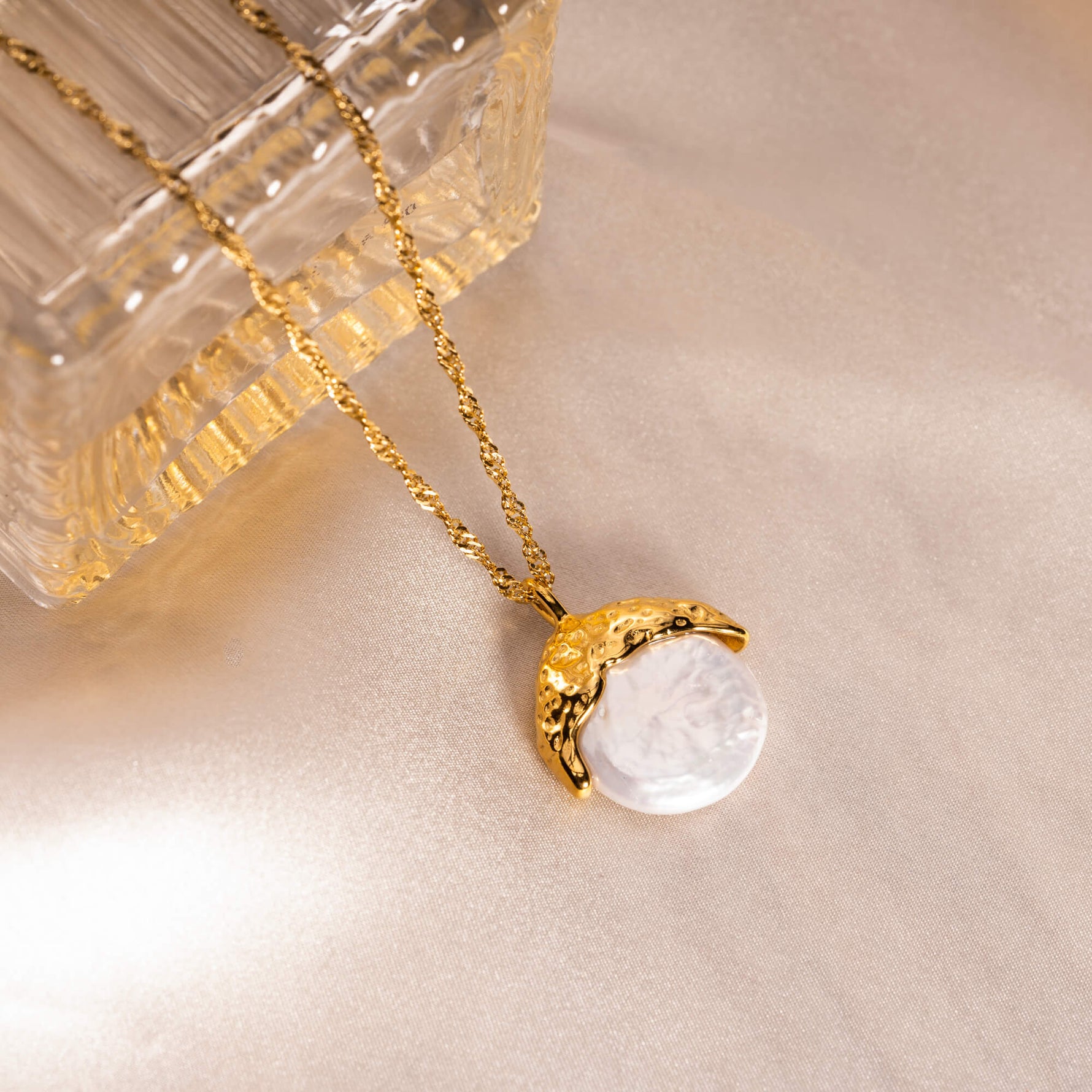 gold and pearl necklace