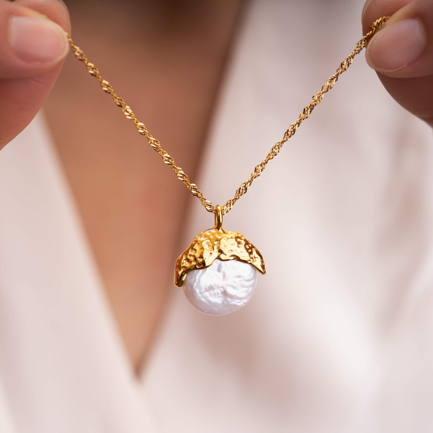 gold and pearl necklace