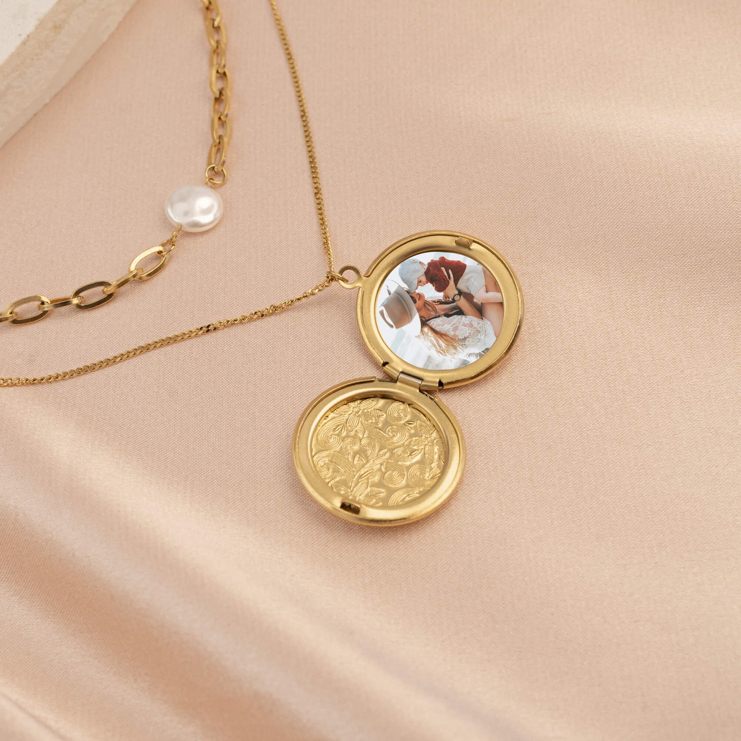 Photo Locket and Pearl Necklace Set