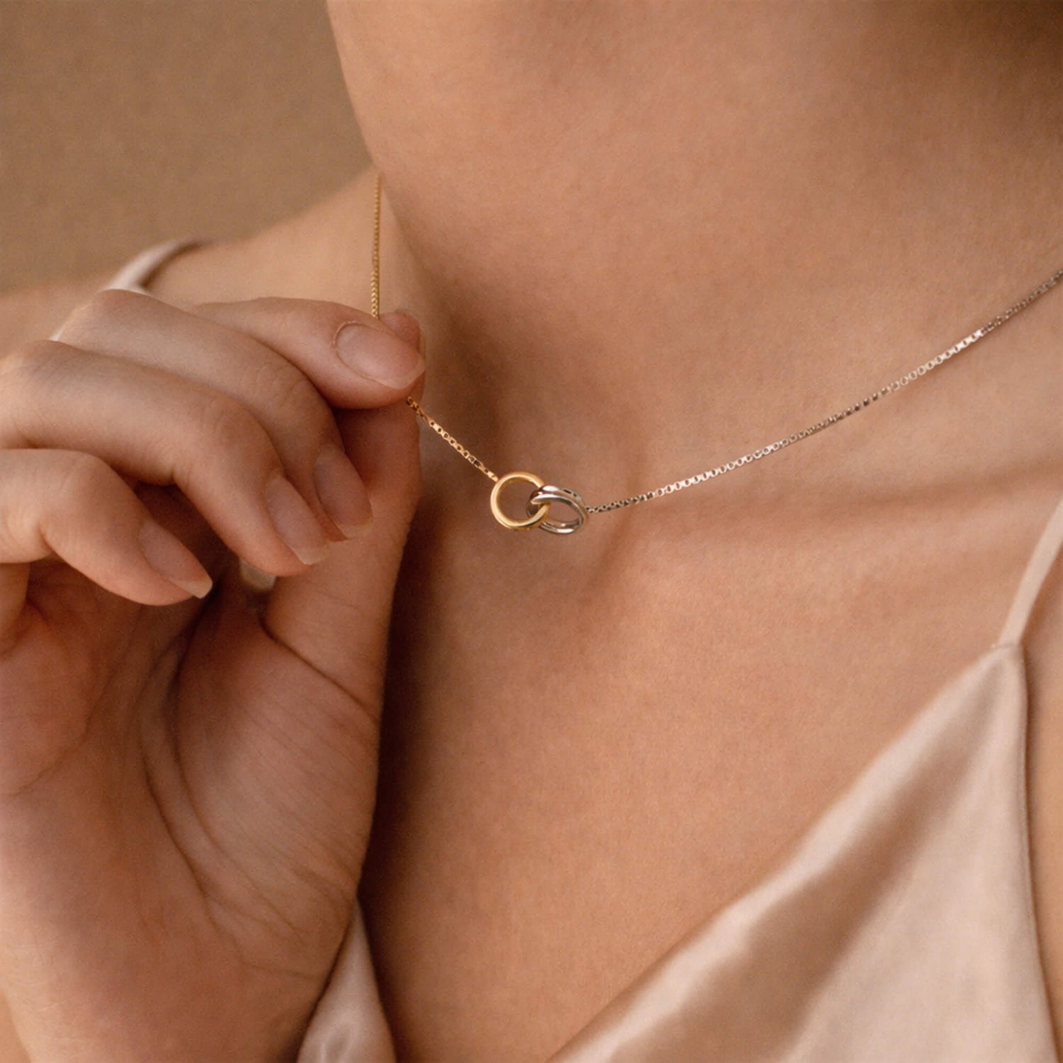 Interlocking Circle Necklace